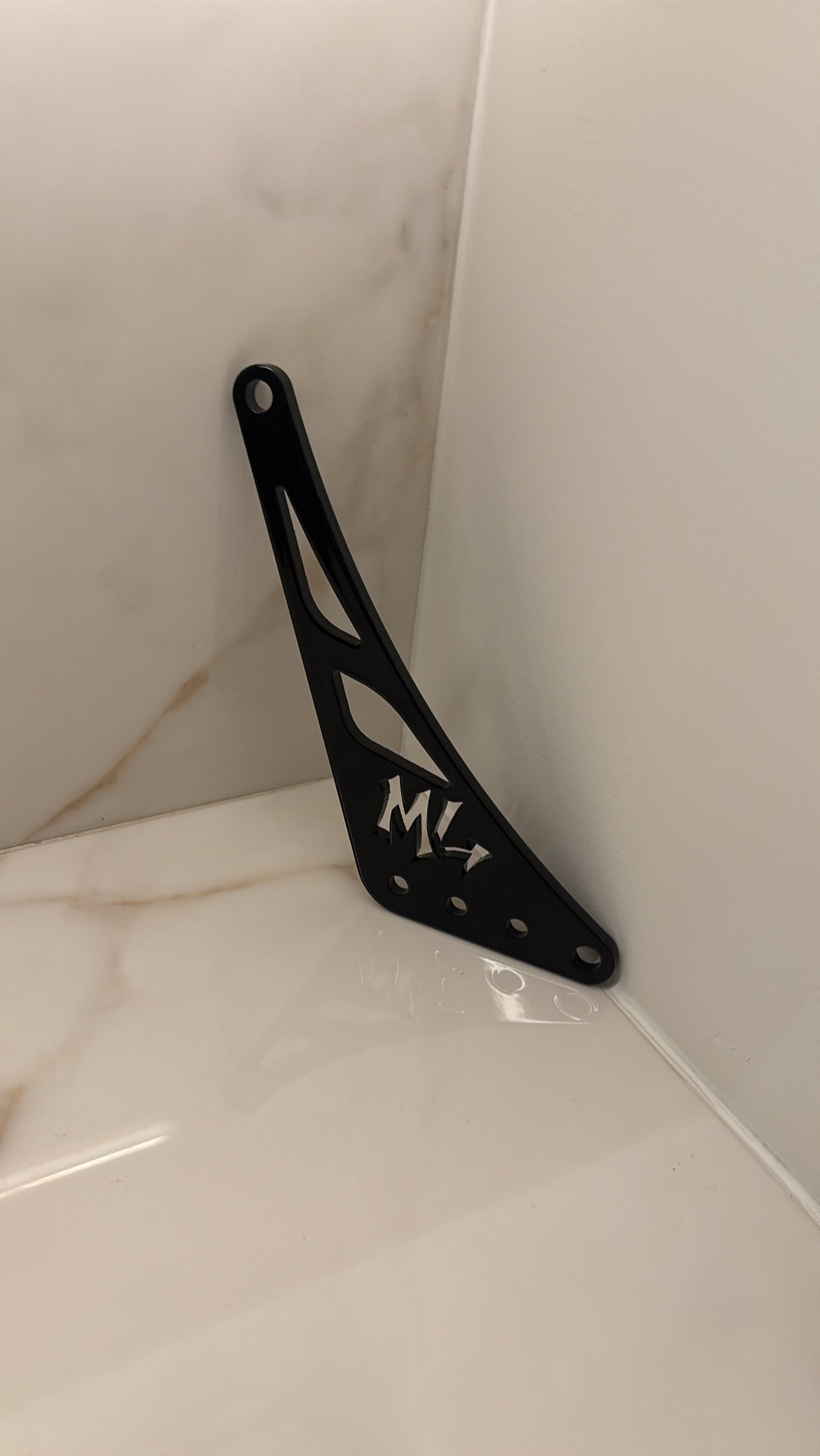 Ultra bee shift lock