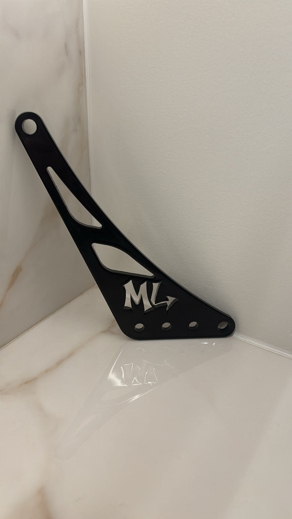 Ultra bee shift lock