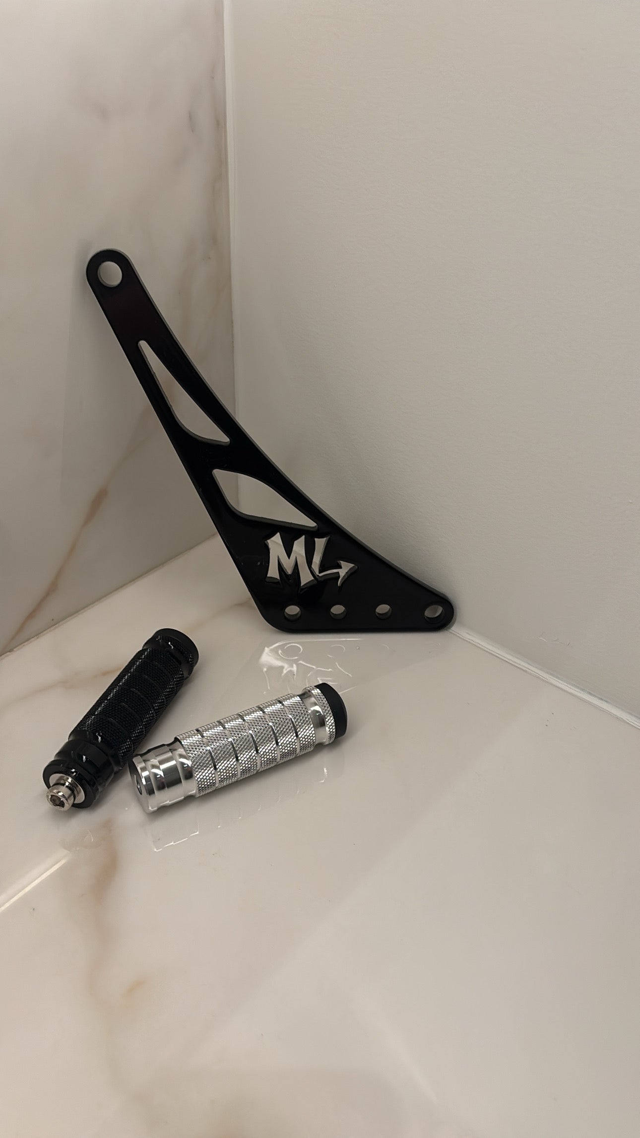 Ultra bee shift lock